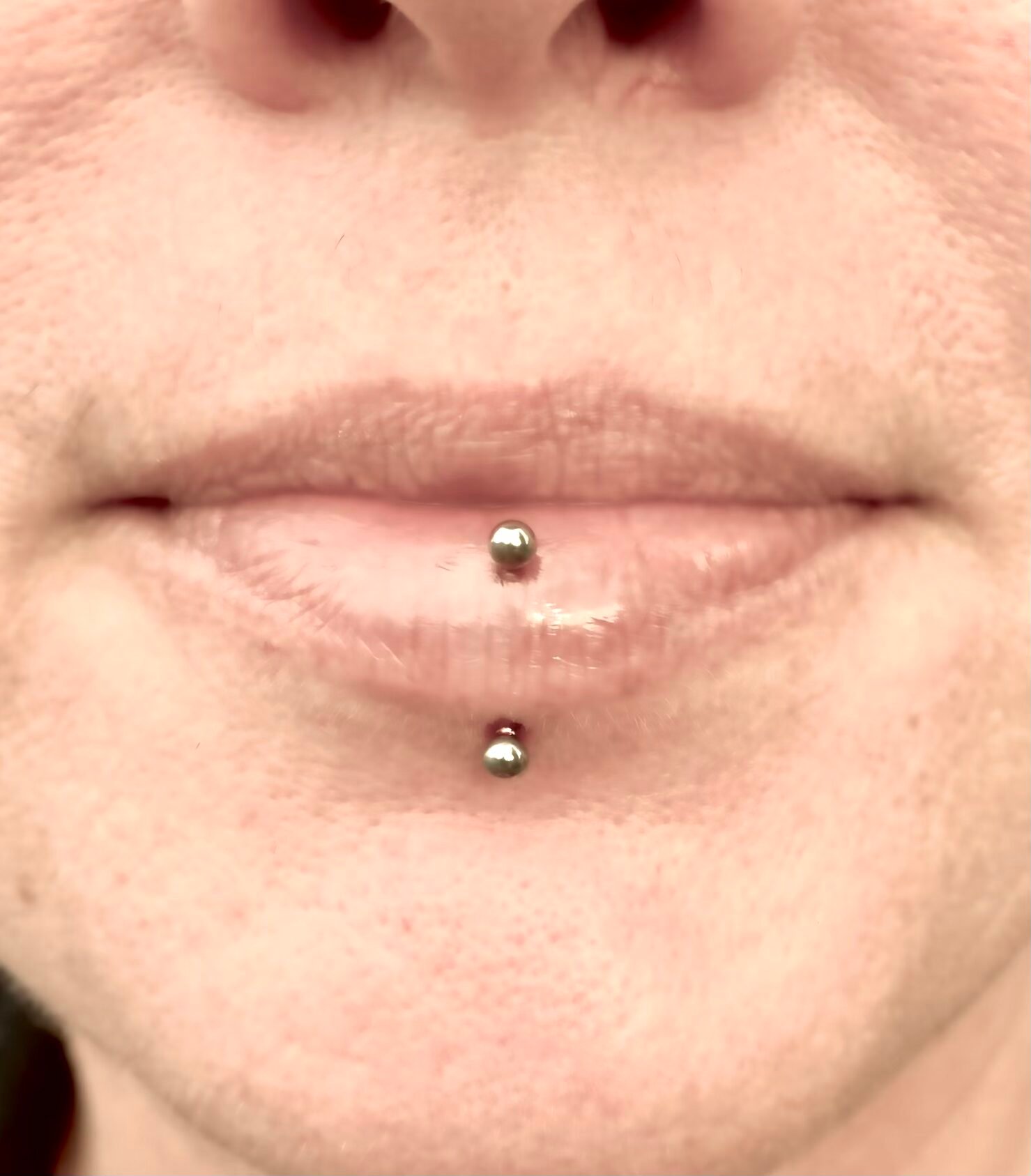 Labret vertical